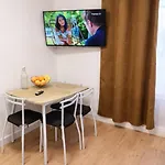 Appartement T2 Au Calme 10 Min De Metro Barriere De Paris , Lavache