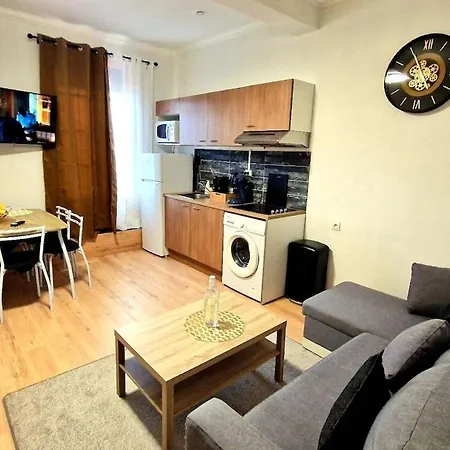 T2 Au Calme 10 Min De Metro Barriere De Paris , Lavache Apartment