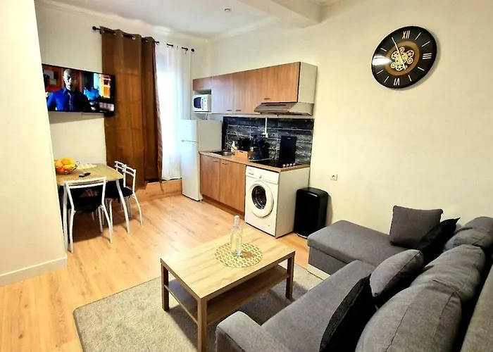 T2 Au Calme 10 Min De Metro Barriere De Paris , Lavache 公寓