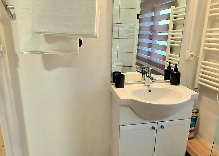 T2 Au Calme 10 Min De Metro Barriere De Paris , Lavache 公寓